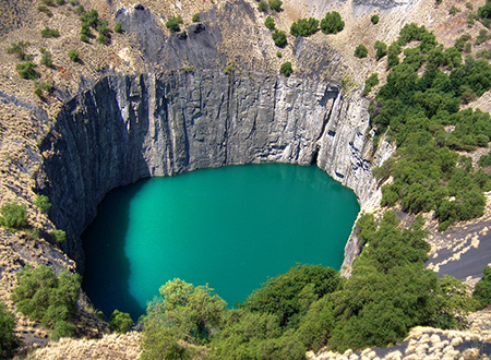 Le "big hole", mine de diamants de Kimberley en Afrique du Sud.