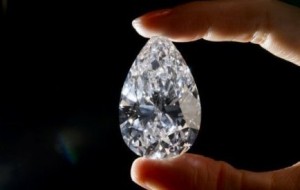 Harry Winston achète le plus gros diamant pur incolore