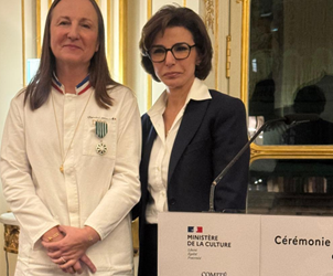 22/01/2026 – Chantal MAQUAIRE, joaillière, élevée au rang de Chevalier de l&rsquo;Ordre des Arts et des Lettres par Rachida Dati